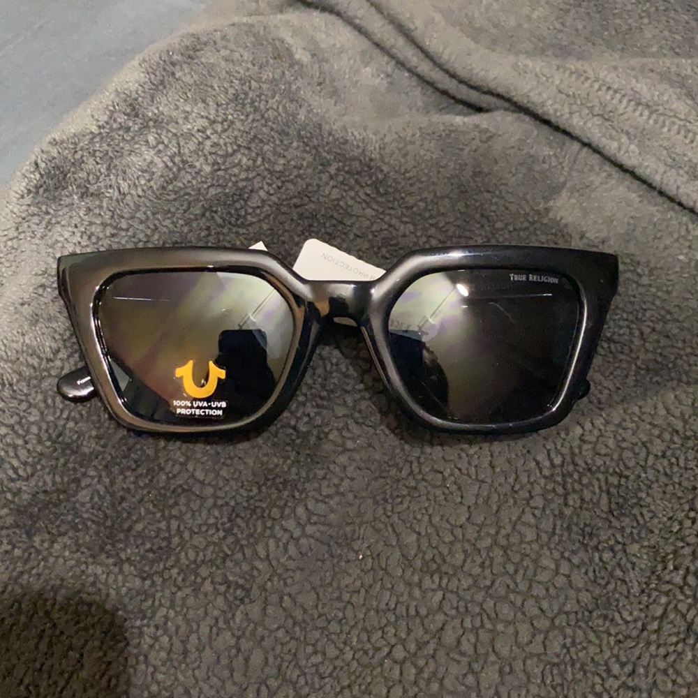 True Religion rectangular sunglasses 🕶